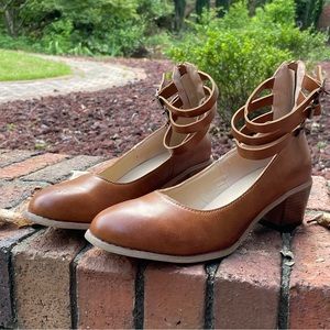 VGC Modern Mary Jane Round Toe Ankle Strap w/ Chunky Heel. Size 41EU/10US